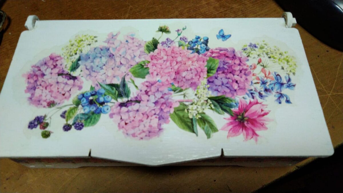 Моя шкатулочка, мой первый настоящий декупаж.