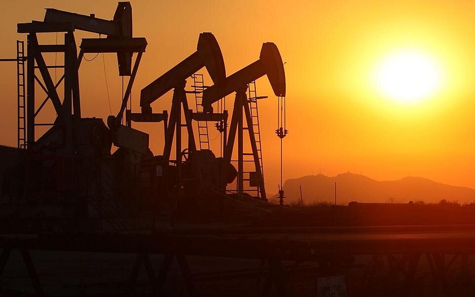 Нефтяная вышка. Нефтяная скважина. Фотографии нефтяной вышки. Нефтяная скважина фон.