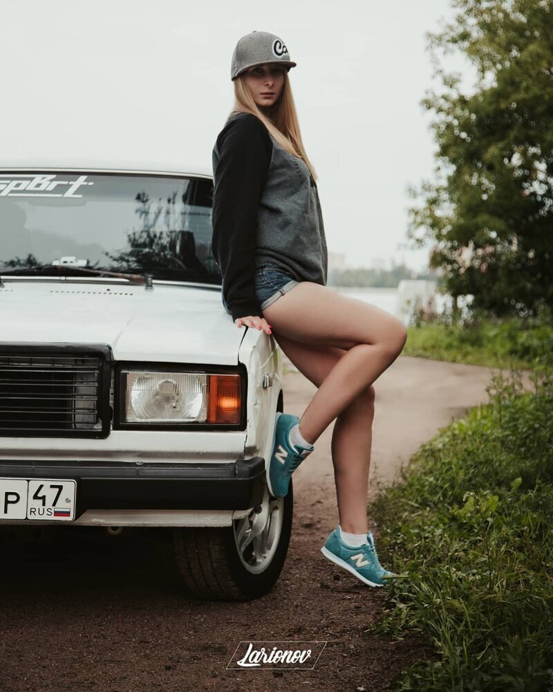 Красивые девушки и Жигули