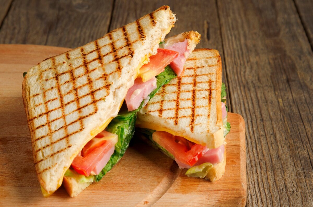 Сэндвич с ветчиной и сыром. 