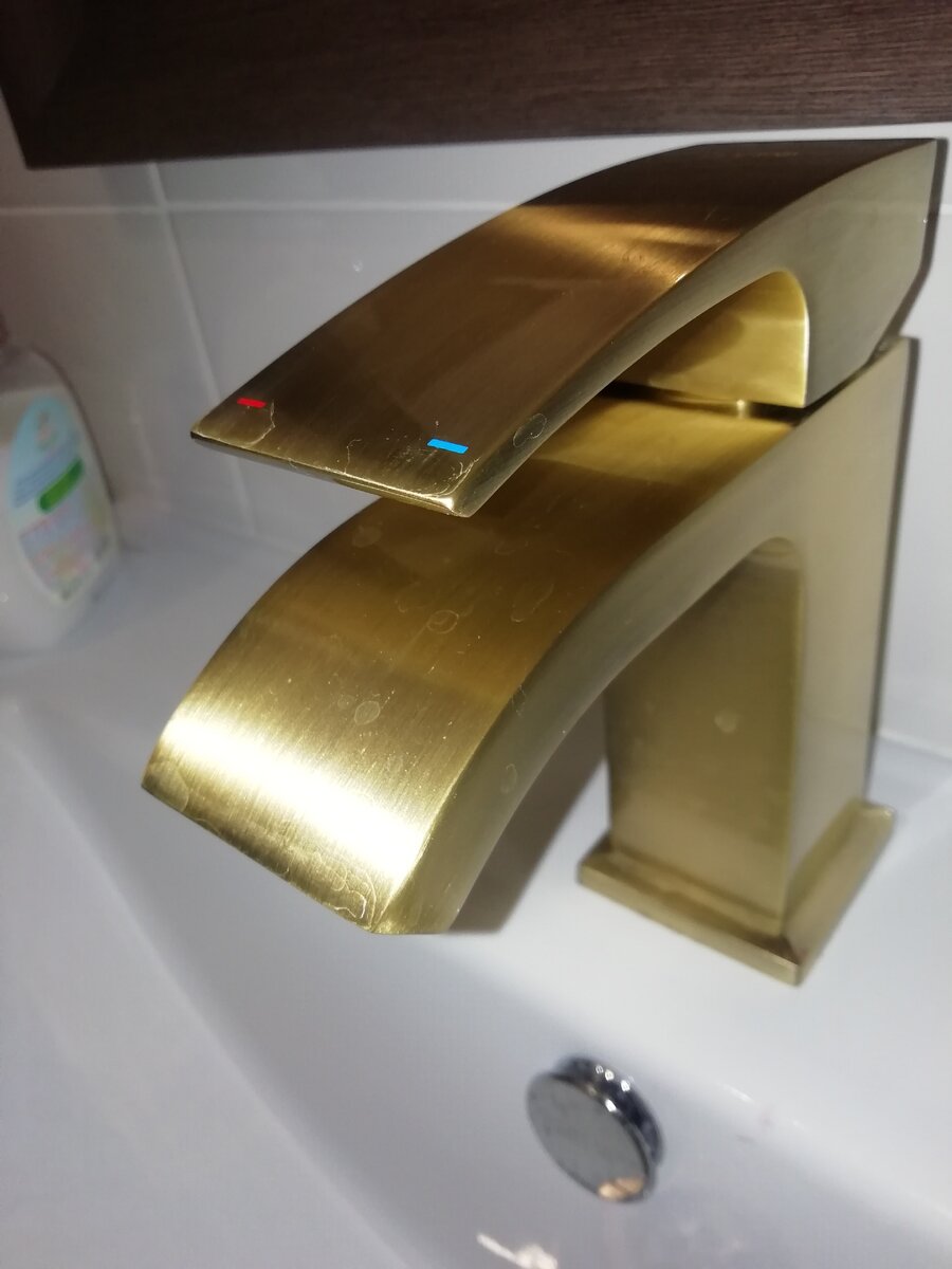 Это мой смеситель, но суть такая же. 