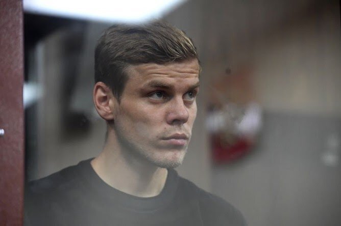 Агент и отчим российского нападающего «Зенита» Александра Кокорина Кирилл Логинов объяснил ситуацию с контрактом футболиста. Его слова приводит ТАСС.