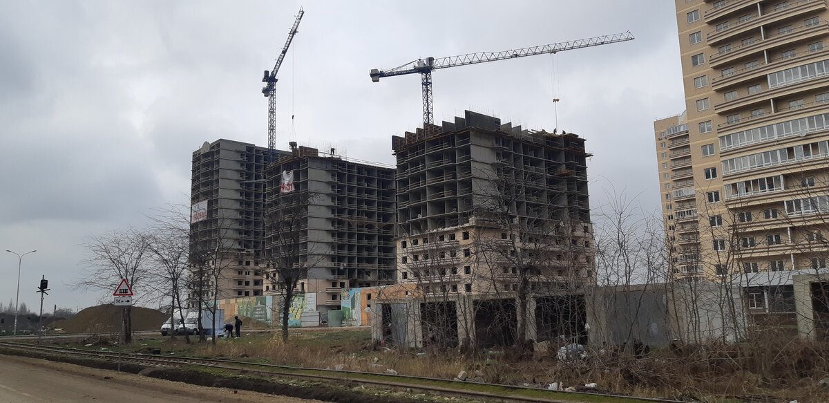 строительства корпусов ЖК Цветы в Краснодаре (фото январь 2020)