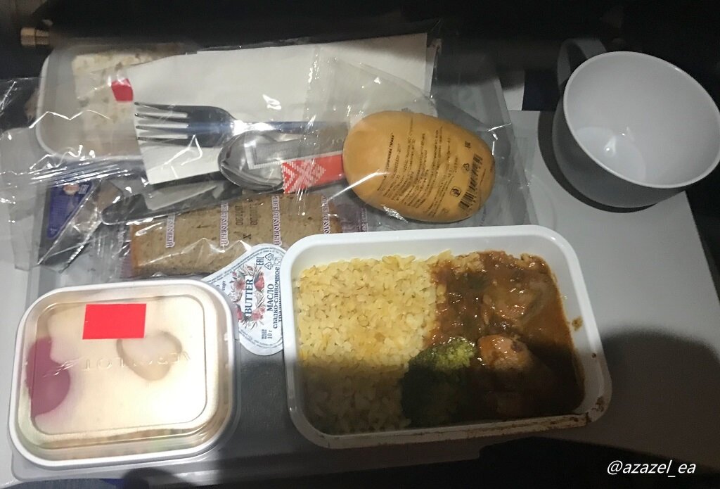 На ужин выбрали говядину. В целом все оказалось очень даже неплохо на вкус. Удивили металлические столовые приборы