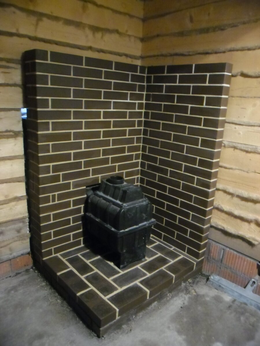 Безопасная установка банной печи с выносной топкой.