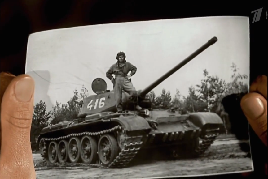 Фото сына. Кадр из фильма "Отец солдата".