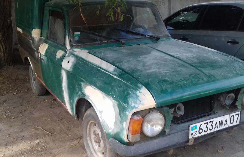 (работа с кузовом, можно заметить, что задняя часть частично заменена)