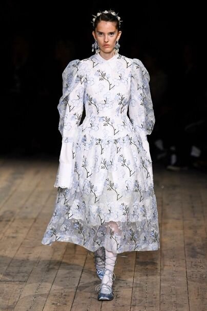 2 Белое платье из органзы с вышивкой