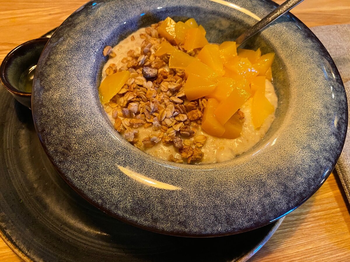 Сейчас только кашку доем.