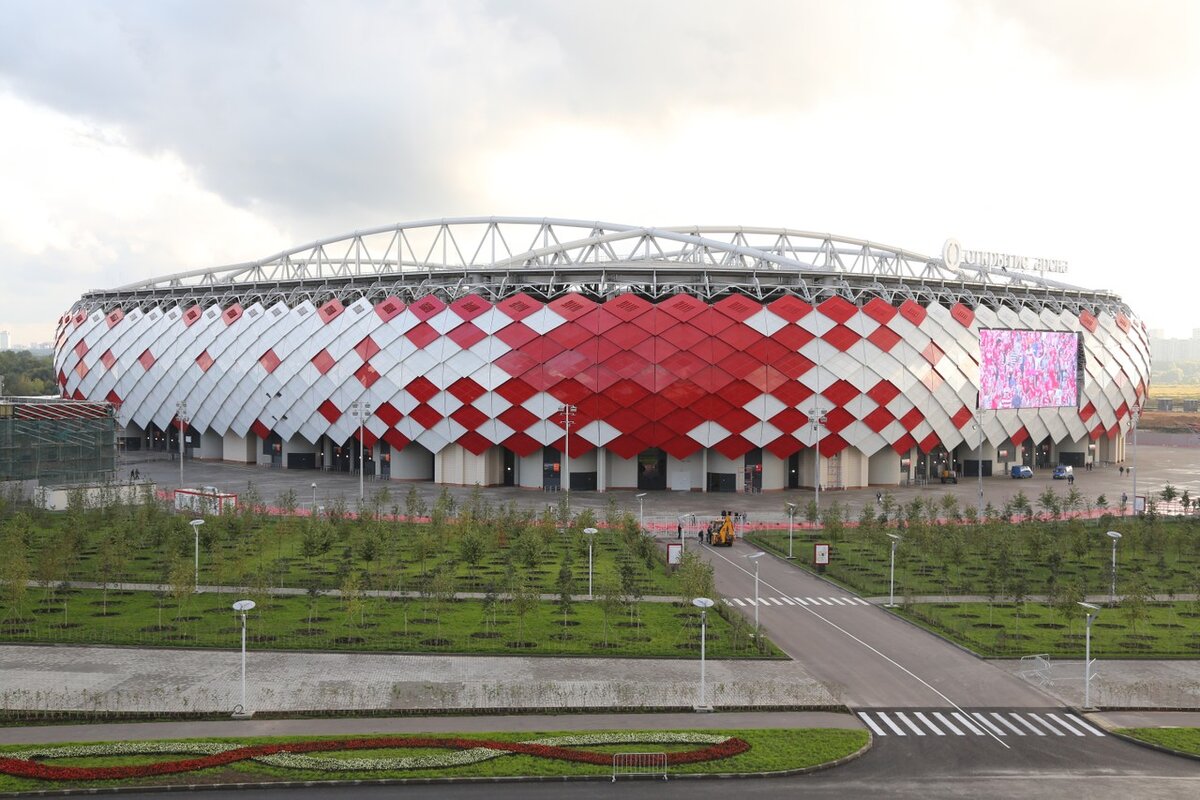 У Спартака в этом сезоне как-то не особо хорошо получается играть на своем родном поле. В 11 матчах чемпионата красно-белые выиграли всего лишь 3 встречи. Фото официального сайта Спартак Москва. 