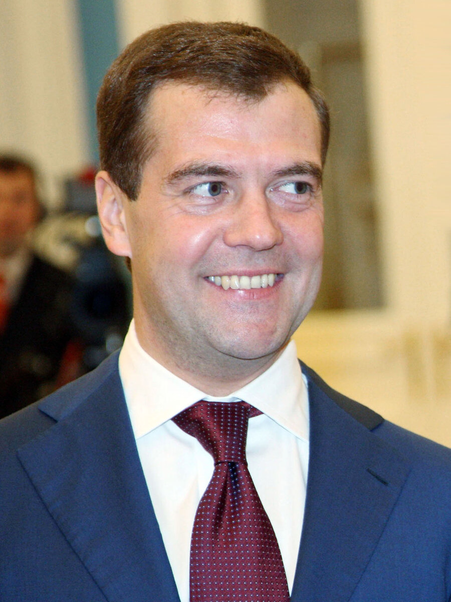 Бывший президент, бывший премьер- министр, бывший... Это всё он- Дмитрий Анатольевич Медведев. Фото Яндекс картинки.