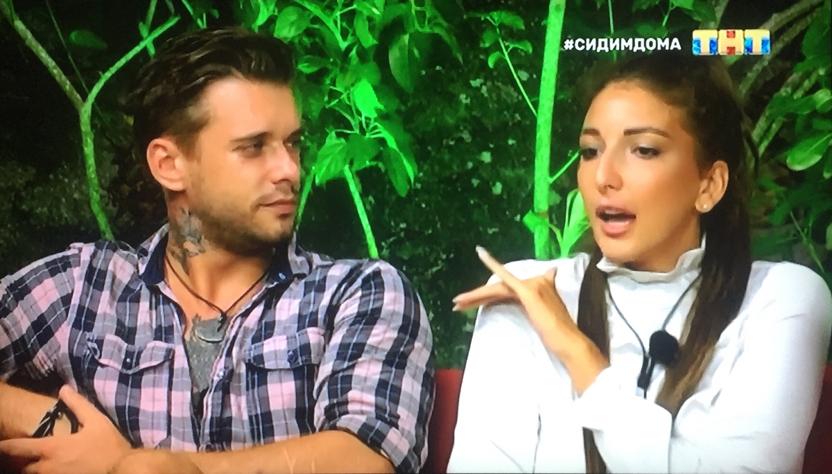 Яна Захарова ревнует Женю к Юле.