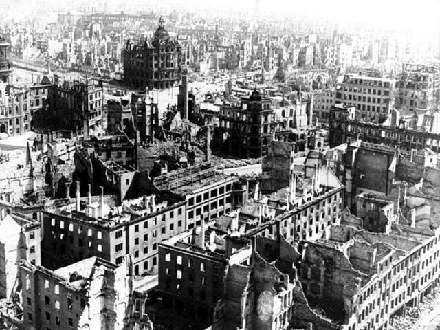 Разрушенный Дрезден, 1951