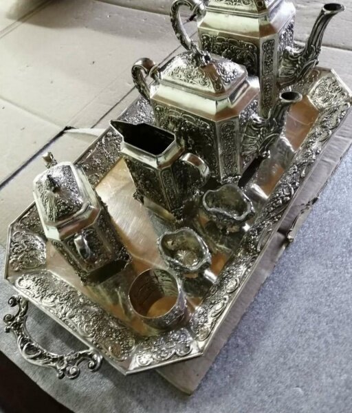 Набор из антикварных чайников | Фото: sztu.customs.ru