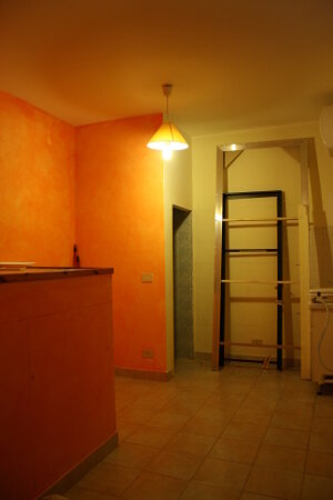 Стена напротив входа, санузел, до переделки http://www.silvanacitterio.it/cremotto.html
