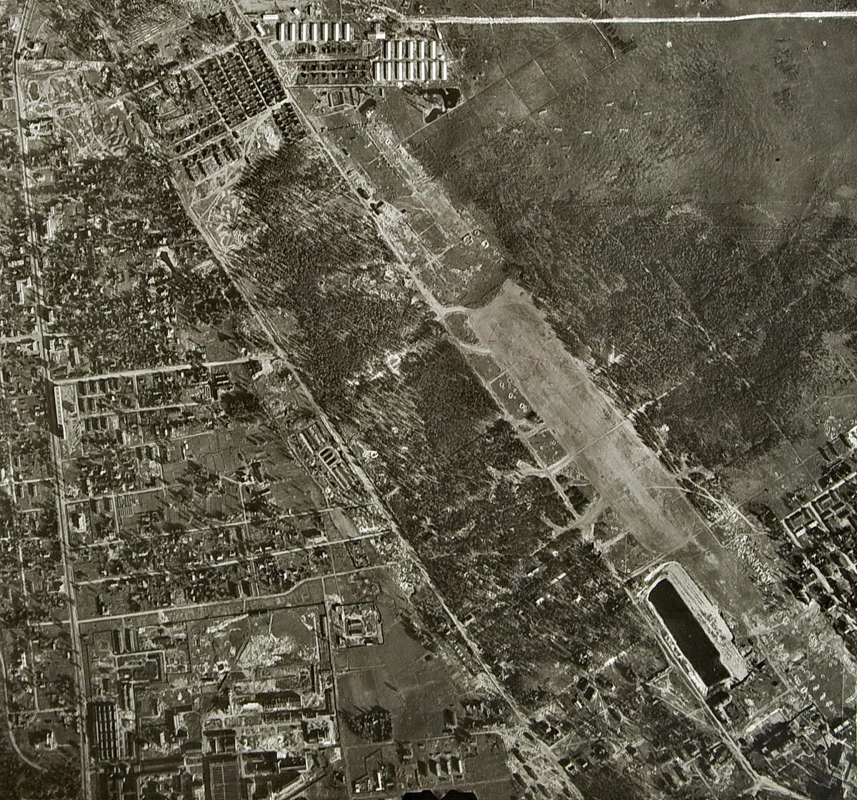 Аэродром на немецкой аэрофотосъемке Источник http://warfly.ru