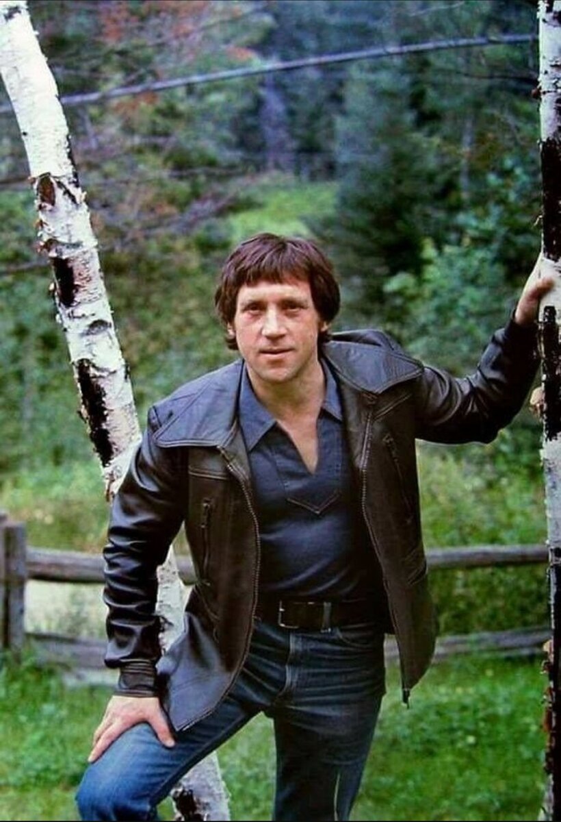 Владимир Высоцкий на фоне русской природы