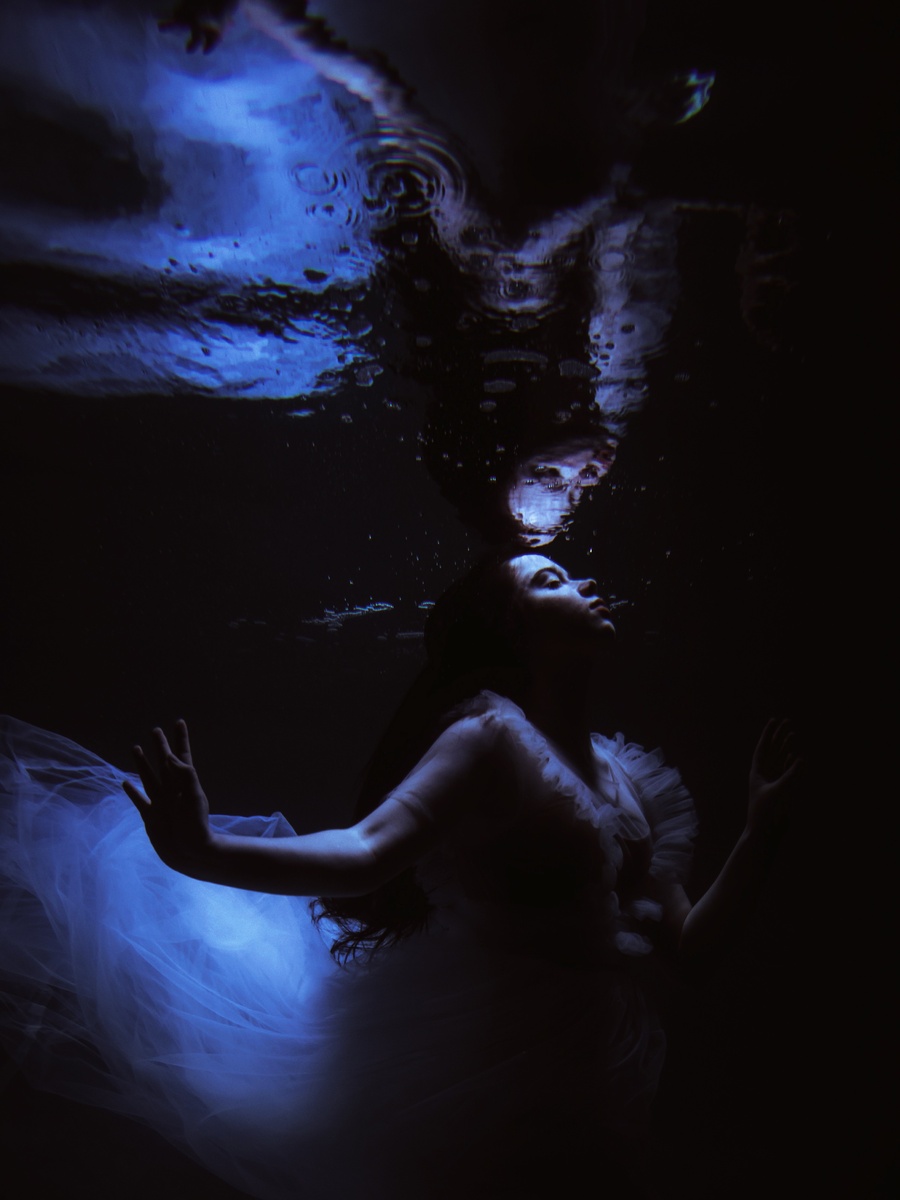 Кстати, перед Вами профессиональный фотограф, так что автор данной работы - я!