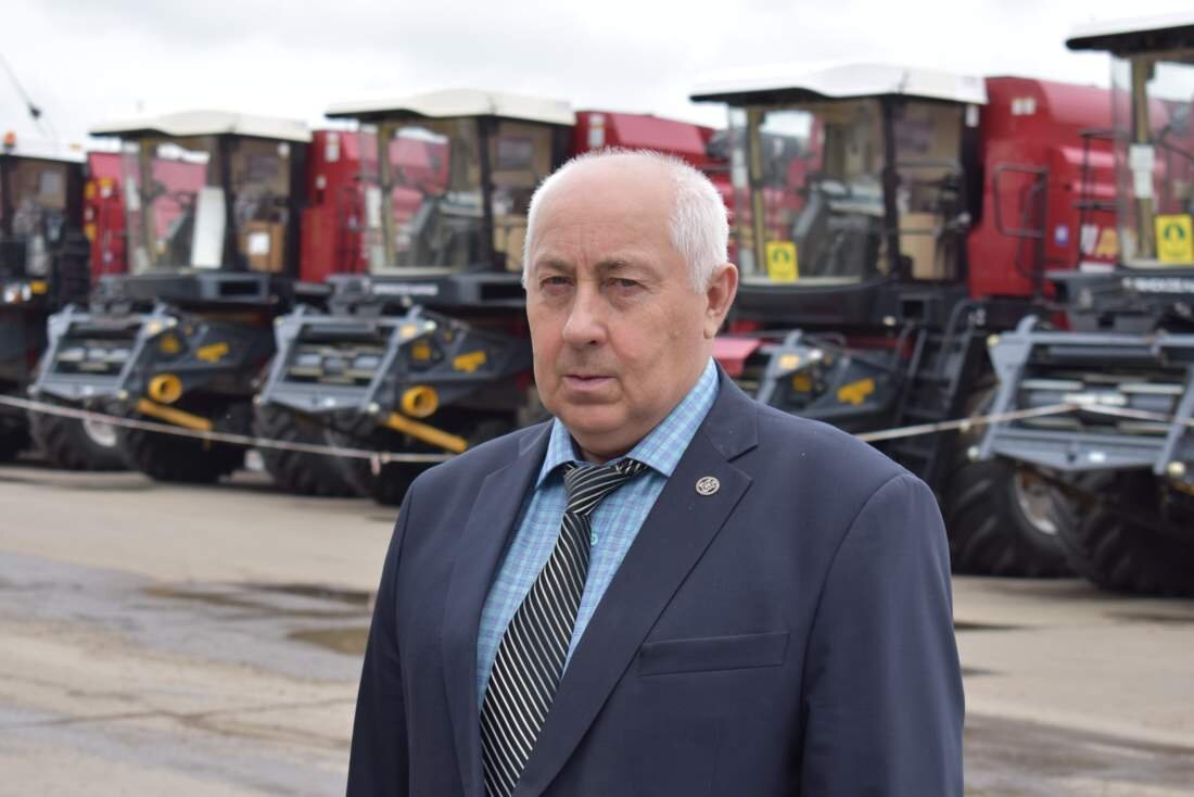 Валентин Григорьев душой болеет за братскую Беларусь. Фото Виктора Решетеня.