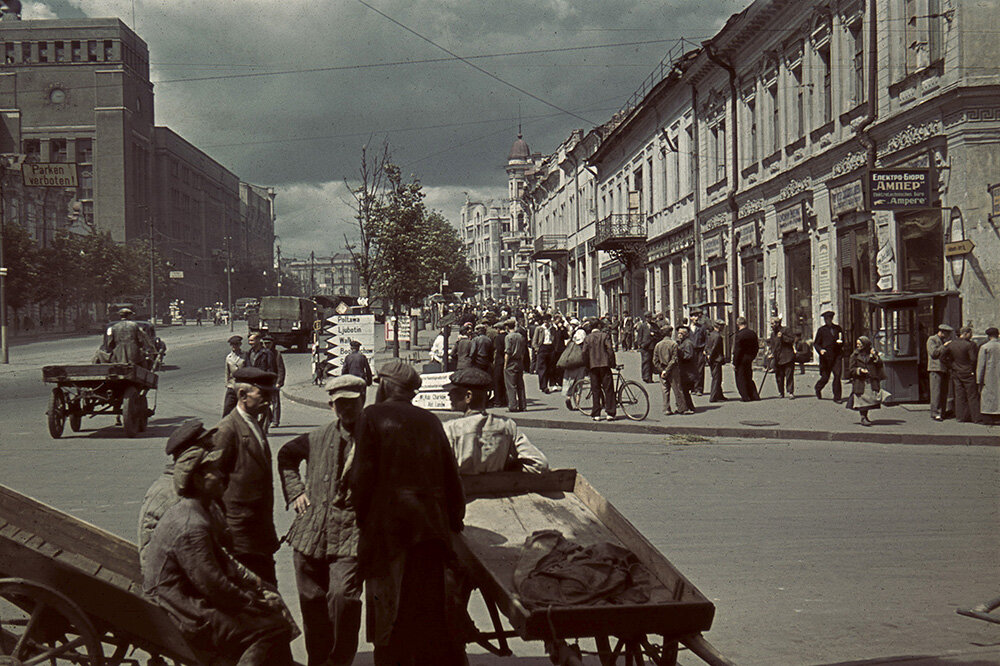 Оккупация 1942. Харьков в оккупации 1941-1943. Киев в оккупации 1941-1943 года. Харьков фото оккупации 1942. Немцы в Харькове 1941.