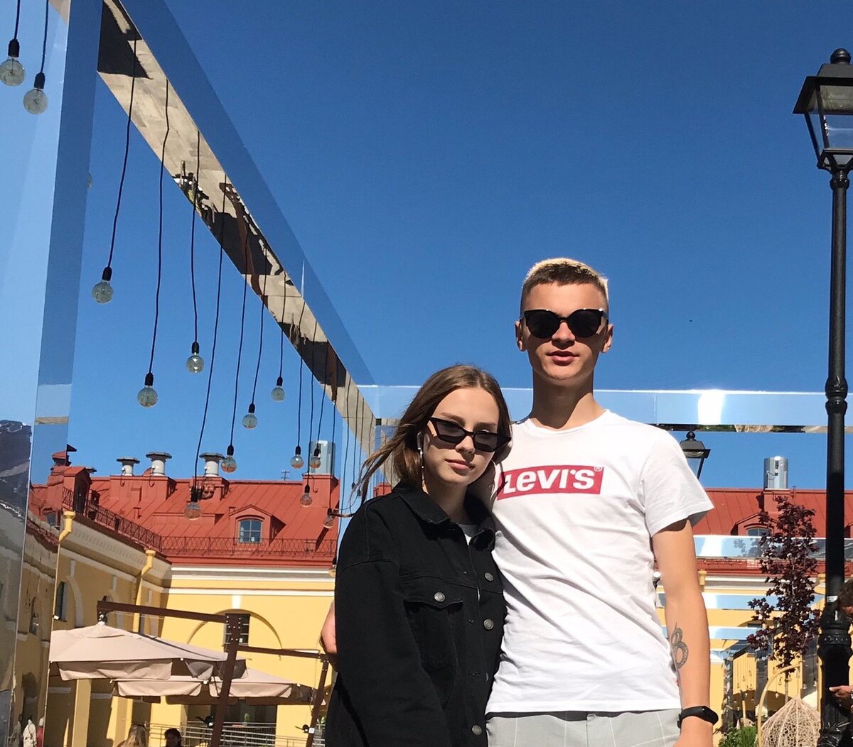 Подруги привели меня в удивительное место, где я никогда не был и честно сказать, я был рад, что доверился их выбору