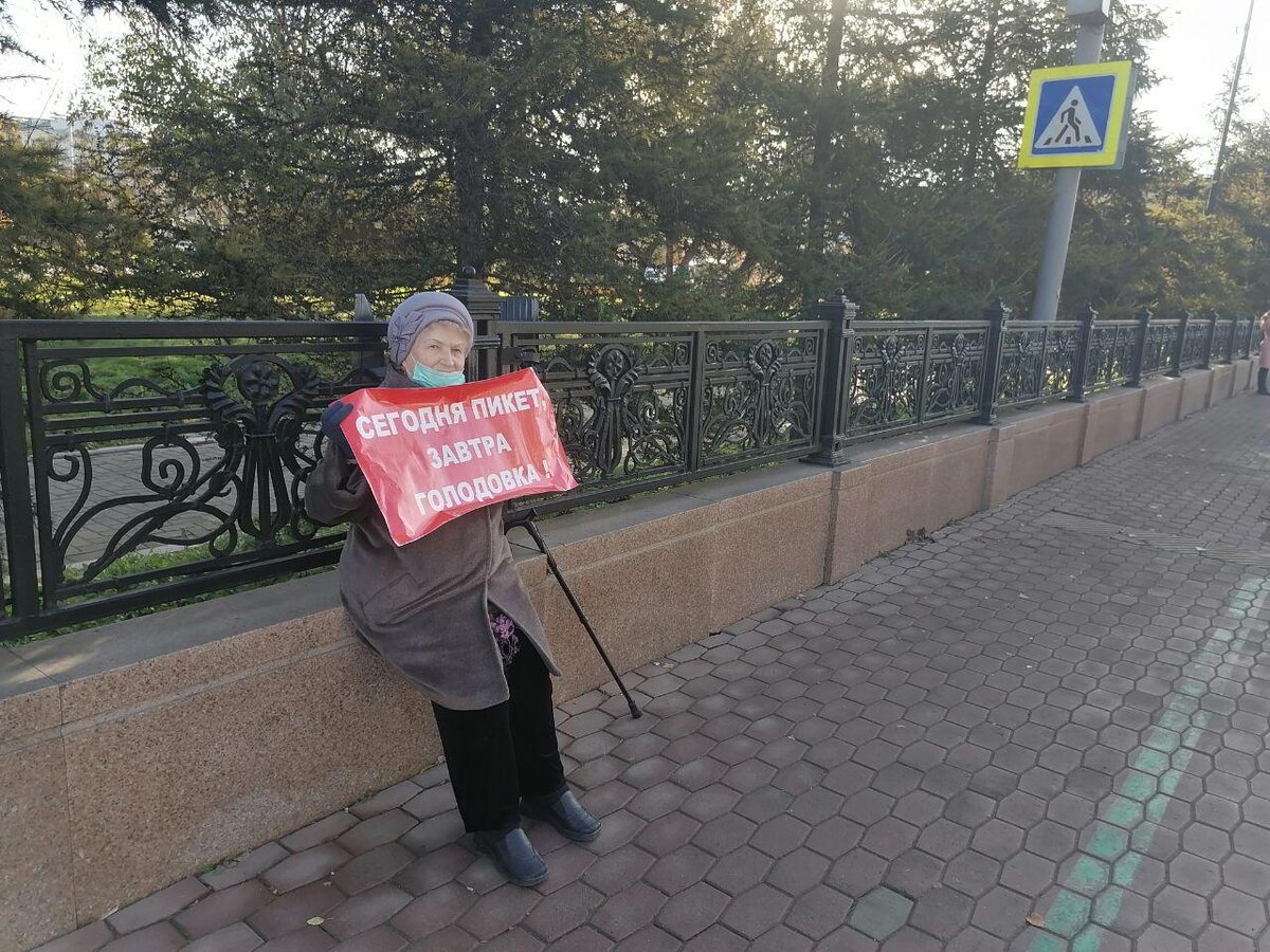 Жильцы признанного самостроем дома на ул. Пискунова устроили пикеты возле  мэрии Иркутска | ИрСити.ру | Дзен