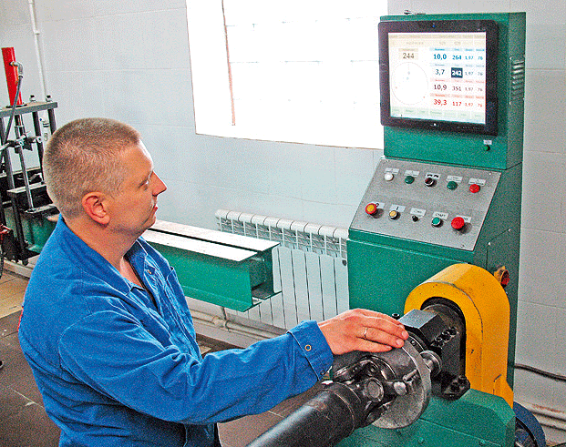 При проверке кардана на стенде в динамике обороты обычно выставляют на уровне 600-1000 в минуту