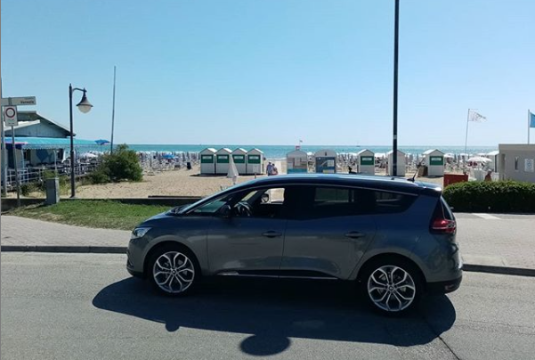 Французский компактвэн