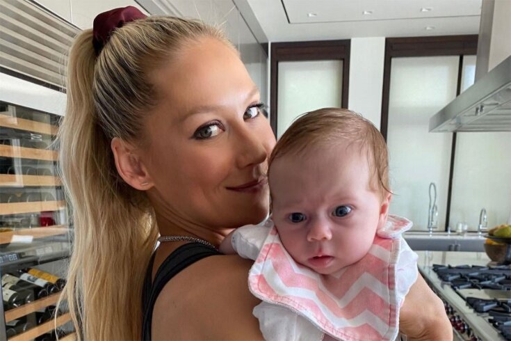 Младшая дочь Курниковой примеряет теннисный наряд, а наследница Серены уже бросает на корт ракетку