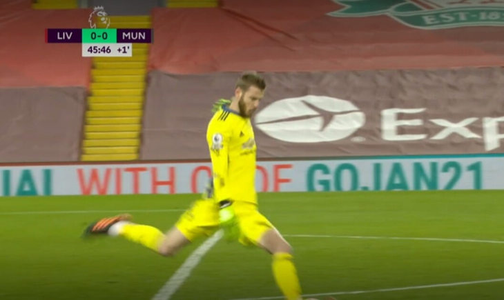 45:46 Де Хеа вводит мяч в игру