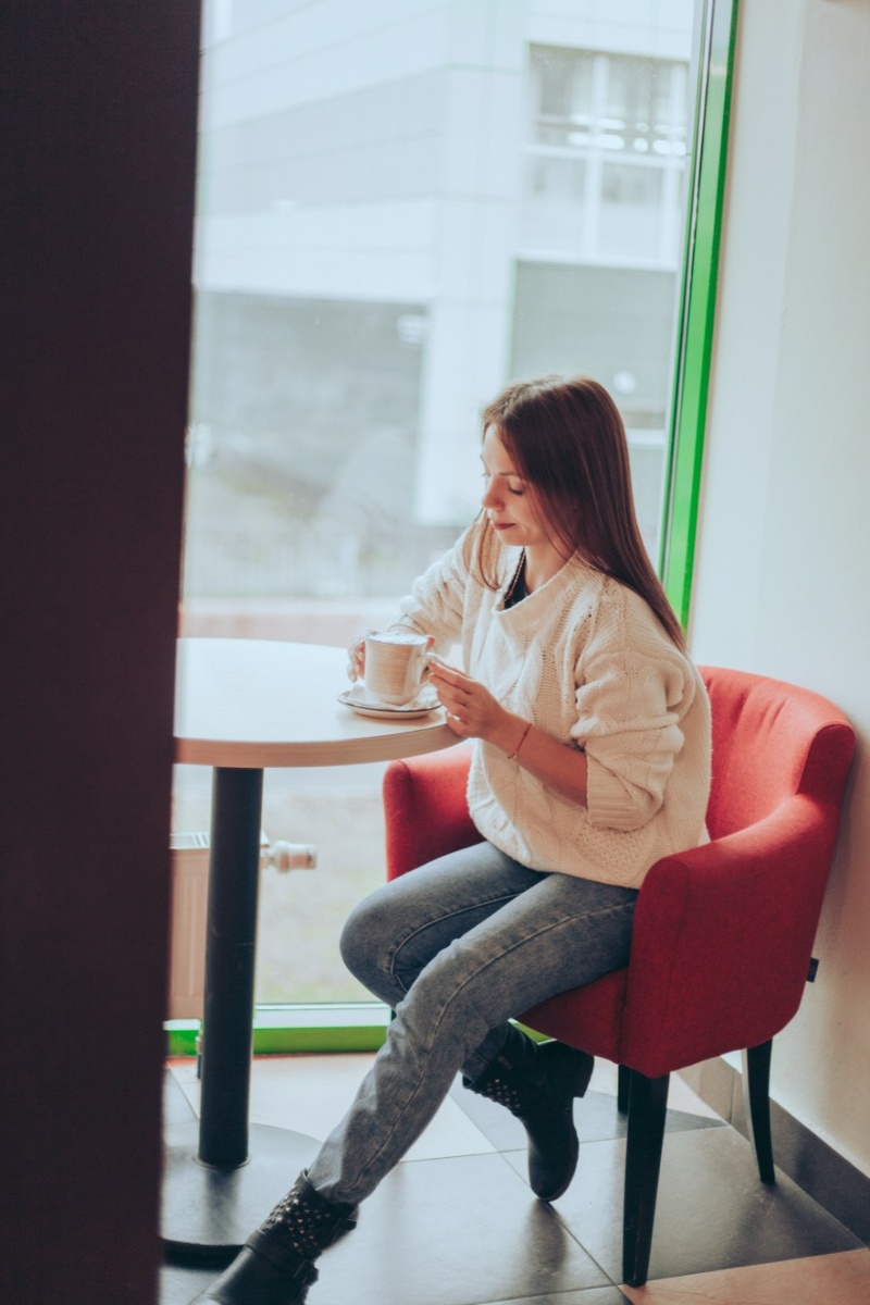 Иногда чтобы наполнить себя ресурсом - нужно просто побыть одной.