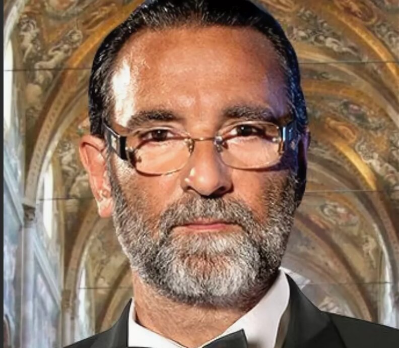 Марио. Он ставил себя в противовес известным голливудским режиссерам. И как Сальери с Моцартом чувствовал себя изгоем-неудачником. Оттого и псевдоним...