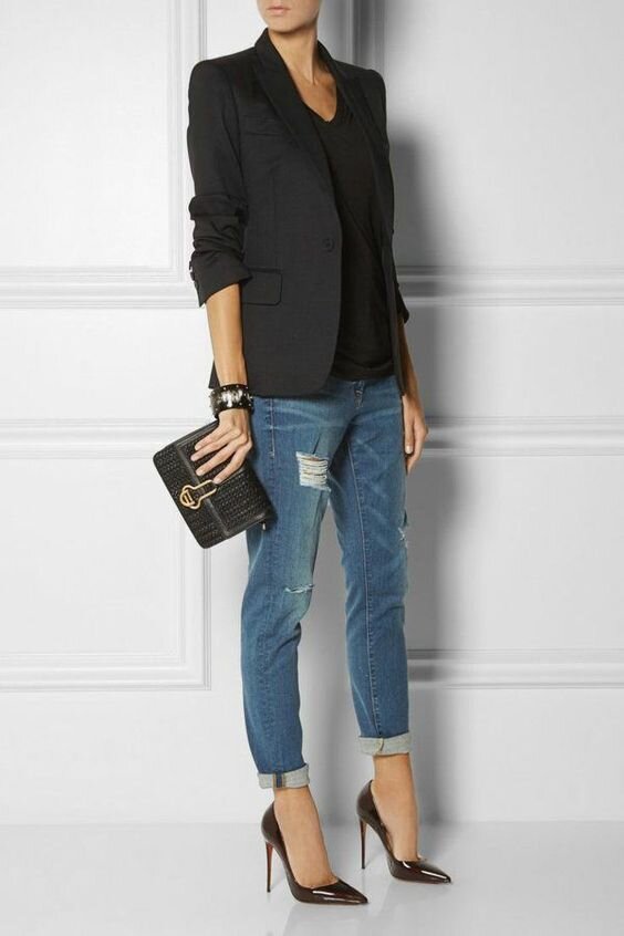 острый нос дополнительно вытягивает ноги