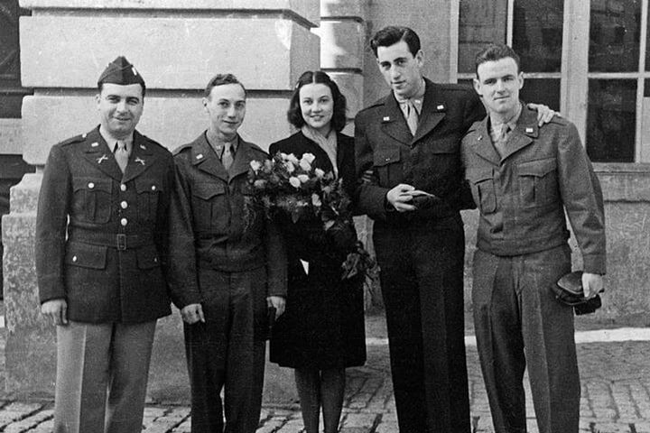 Свадьба Джерома Дэвида Сэлинджера и Сильвии Вельте. Фото Яндекс.Картинки.