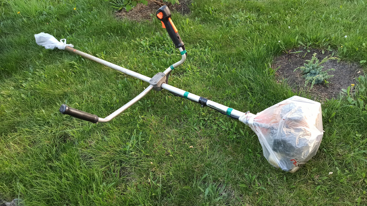 Достал бензокосу с консервации