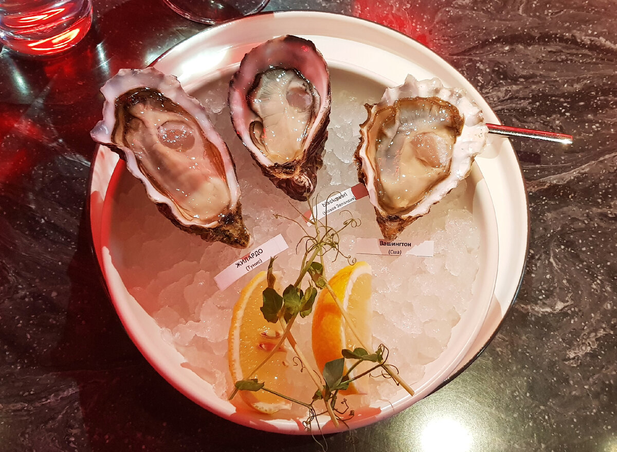 Ресторан Lure Oyster Bar на Пятницкой. Устрицы, ежи, мидии, рыба. Ужин на  троих за 10300 рублей | Раскрываем меню! | Дзен