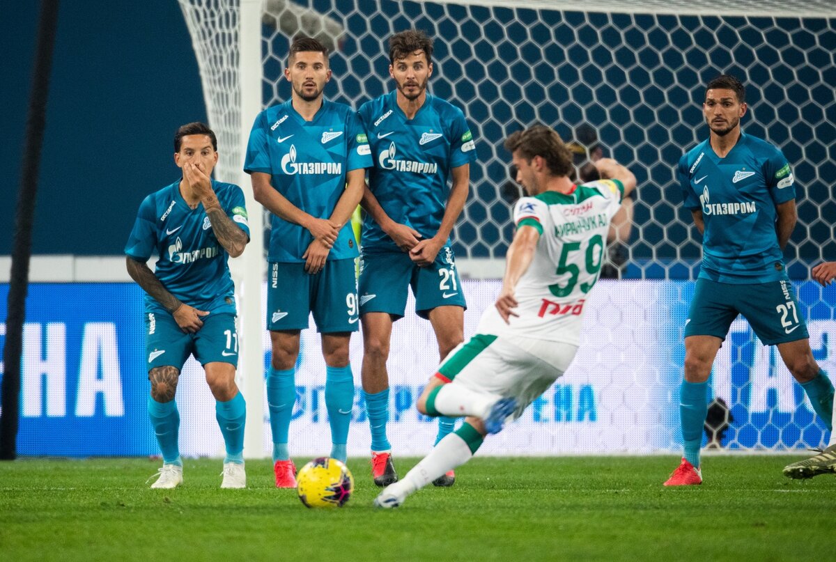 Основная мысль в том, что, обладая колоссальными возможностями и ресурсами, мы не можем (или не хотим) начать строить систему развития, что выливается в ужаснейшие выступления сборной на фоне конкурентов с очень скромными чемпионатами. [Фото из открытых источников]