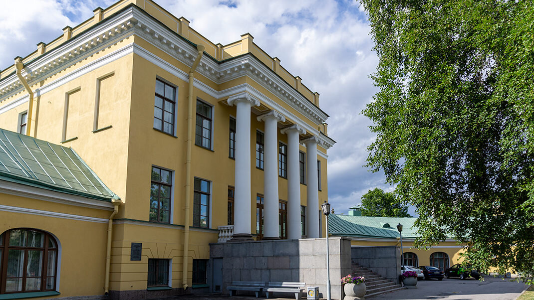 Здание возведено в 1783—1784 годах