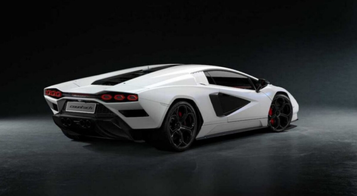 Фактически, это Sian, кузов которого был в значительной степени переработан  в стиле первого Contach: передняя часть очень низкая, задняя часть удлинена, 
флаг опущен, а лобовое стекло сильно наклонено.  Гибридный V12 800 VH 
спрятан под капотом.