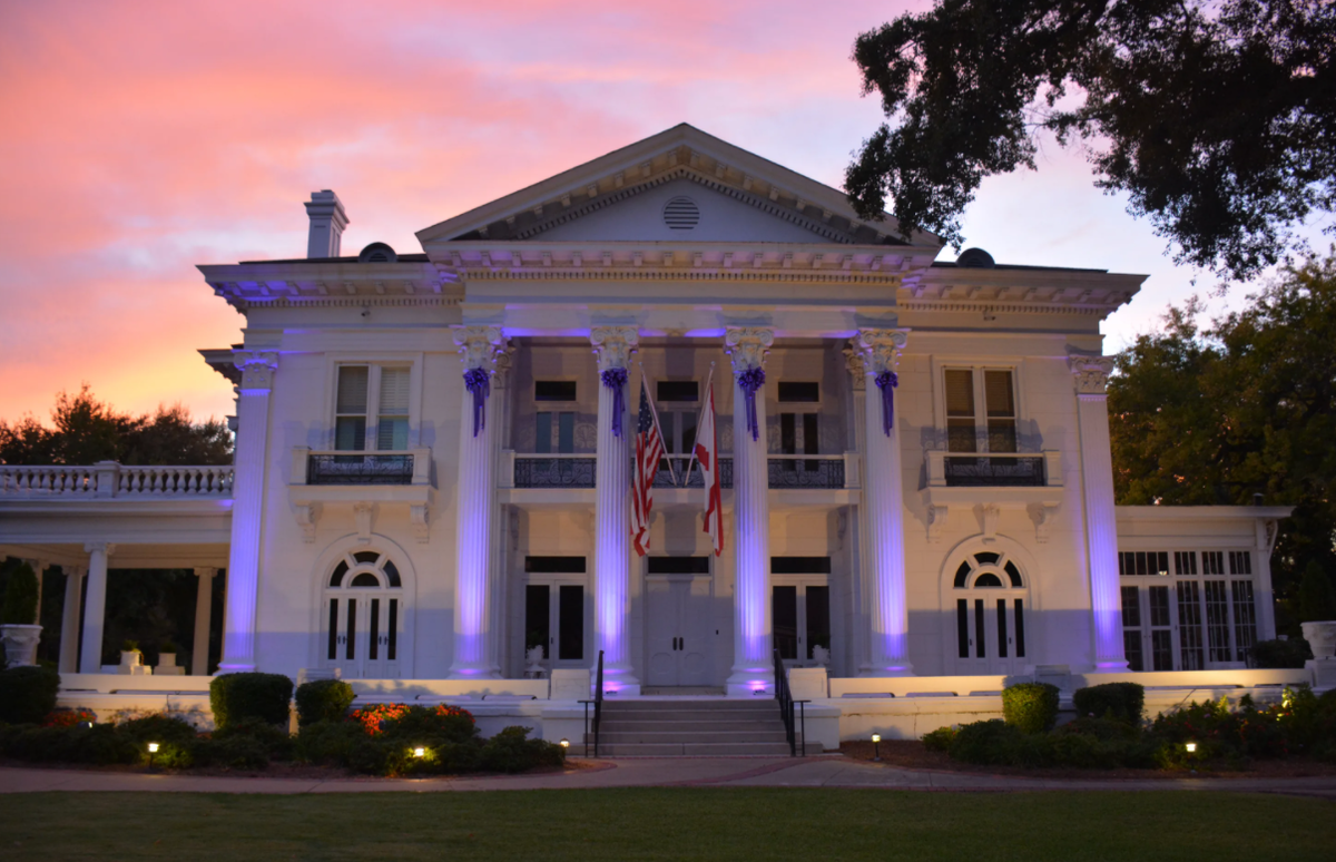Источник: https://i1.wp.com/altoday.com/wp-content/uploads/2015/05/Alabama-Governors-Mansion.jpg?fit=6000%2C4000