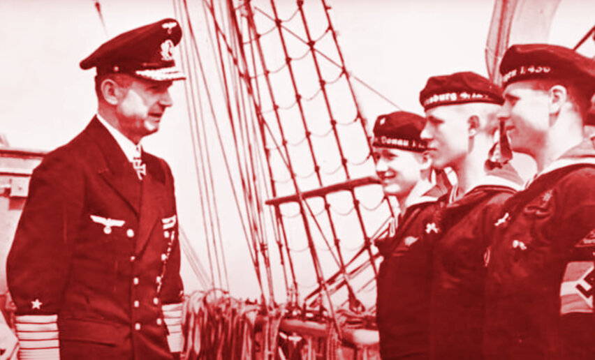 Очень часто офицер лично инспектировал молодёжь.