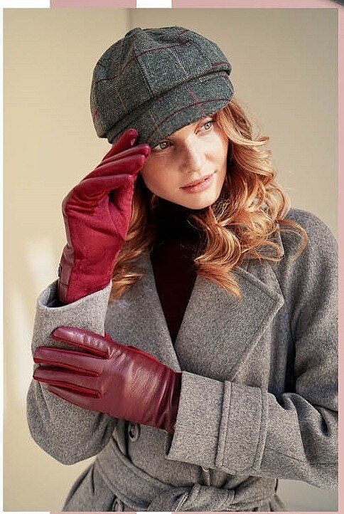 Фотография перчаток из натуральной кожи бордового цвета