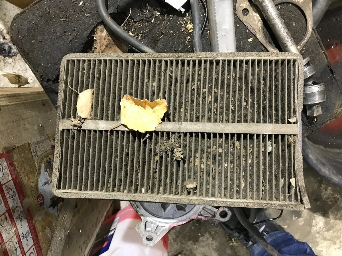 Грязный салонный фильтр