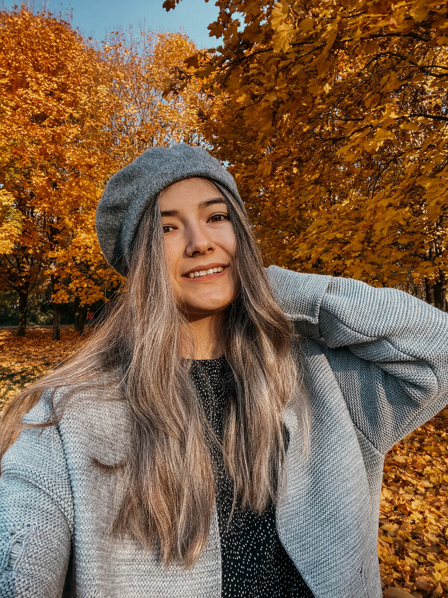  
Хотя жила изначально в области, но работала в Москве☺️ Время пролетело очень быстро! В школе я всегда знала, что поступлю учиться в Москву. Но пару обстоятельств пошли не в ту сторону, и я даже не стала смотреть прошла ли на бюджет в один из московских вузов🤦🏻‍♀️😅 После универа - то хотела туда, то нет🤷‍♀️ Но в итоге получилось так, что всё же приехала и на удивление мне понравилось! Не знаю на сколько я тут, ещё пару лет или до конца жизни. В жизни так быстро всё меняется🤪 Но знаю точно, что сейчас хочу жить только тут! Три года назад в этот день я ехала с папой в Москву, он оставил меня у двоюродного брата и началась снова какая-то другая жизнь. Но мои мысли изначально были только найти работу поскорее и накопить на свадьбу🤩 Хотела бы сегодня этот день провести в Москве и должна была сегодня туда приехать! Но как обычно не всегда всё зависит от нас. Ну ничего!