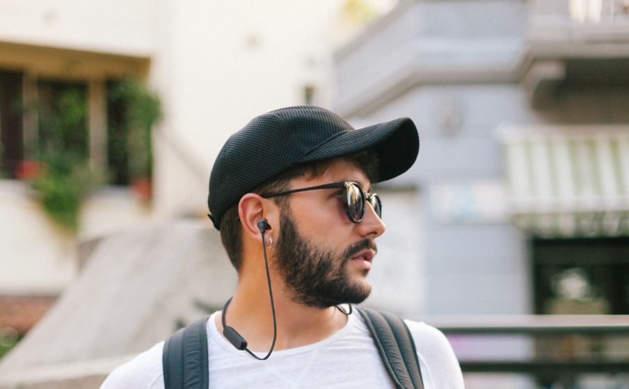 JBL Tune 115BT — самая доступная модель из нашего топа. Фото: jbl