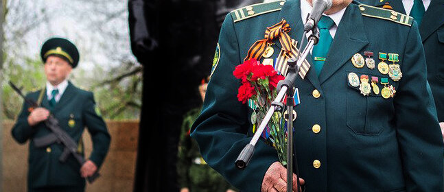 Среди таможенников много заслуженных людей...