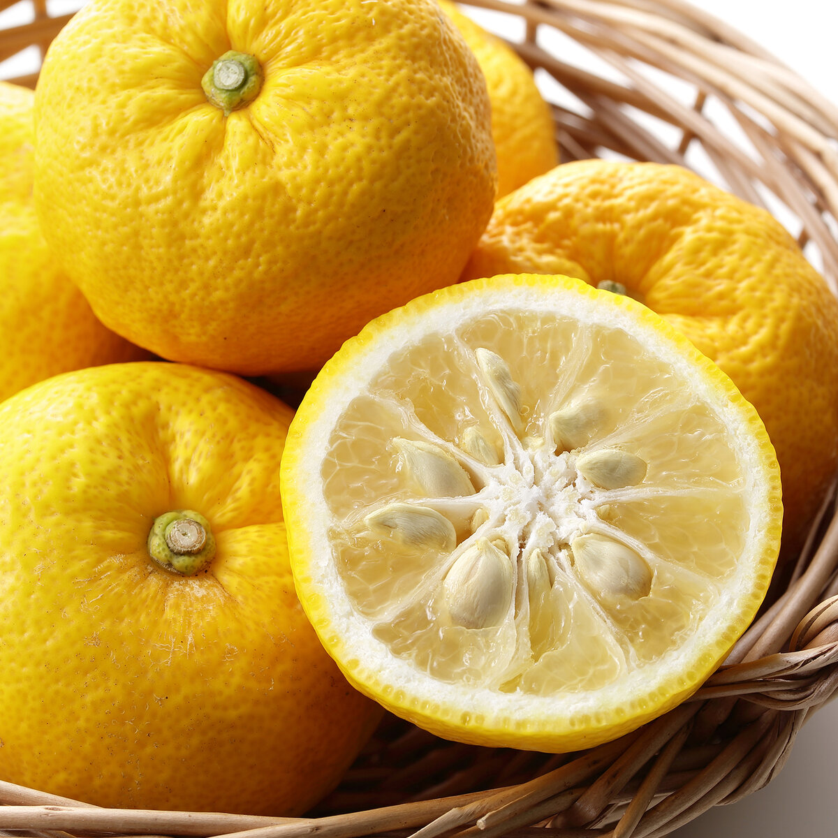 Японский лимон юдзу или юзу.