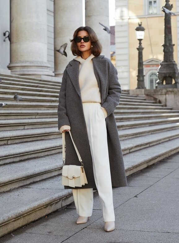 Худи с пальто и ботильонами на каблуке