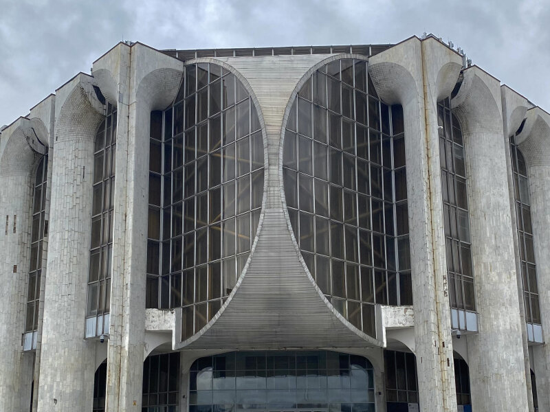 Фото театра со страницы тура