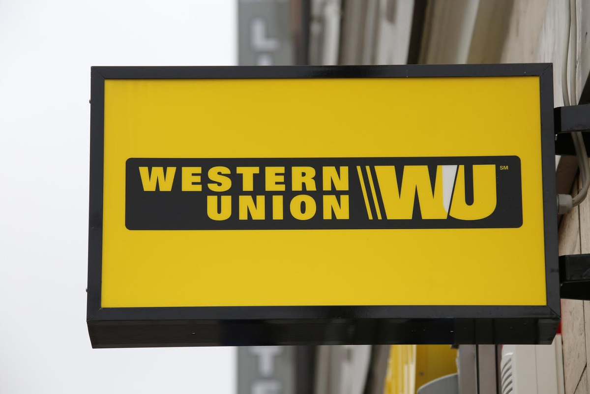 Western union. Вестерн Юнион. Vestrin Union. Вестерн Юнион в России. Вестерн Юнион значок.